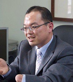 許育典